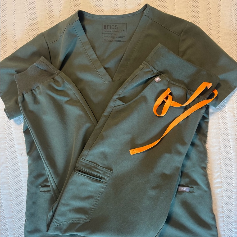 Figs Green Scrub Set with Orange Tie